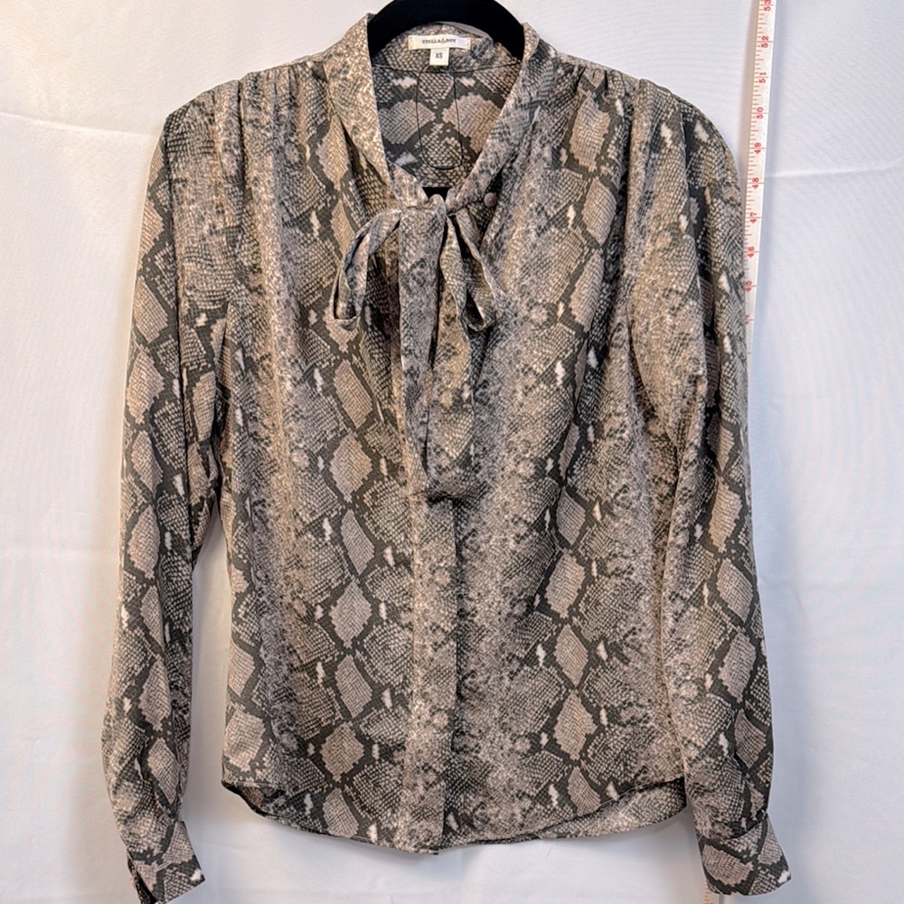 Stella & Dot Lady Boss Top - Snake